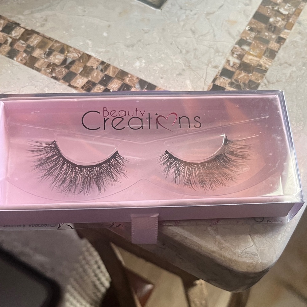 🚨 🥷 Beauty Creations Voluminous Black Lashes
